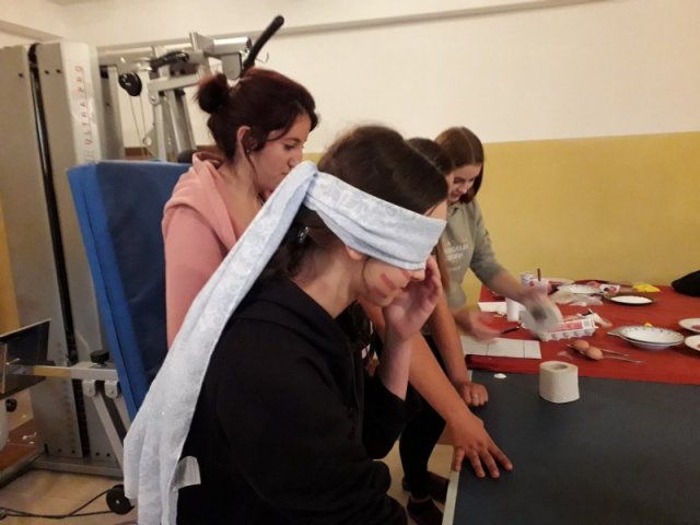 Jak oswoić ,, koty’’ z Internatu, czyli Otrzęsiny nowych mieszkańców.